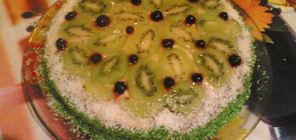 Торт со сливами и киви