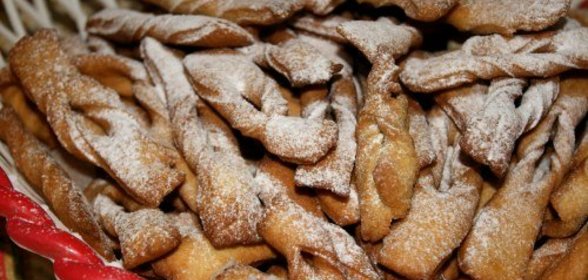Хворост с сахаром