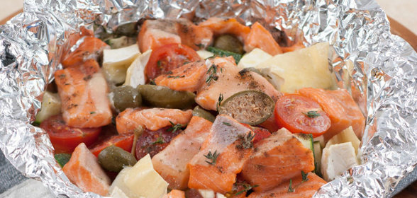 Запеченая форель с овощами и сыром камамбер