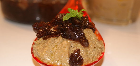 Печёночный паштет с луковым вареньем