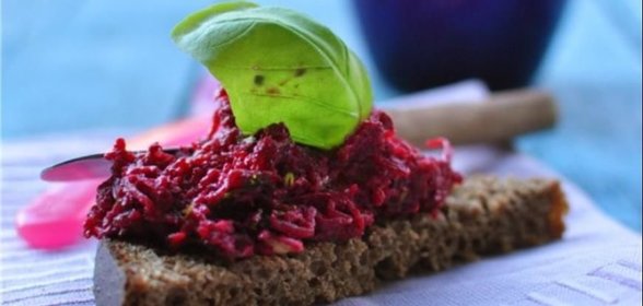 Свекольное «песто» с грецким орехом