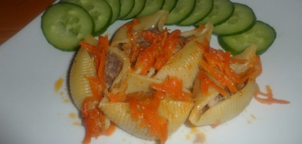 Окрошка с черешками мангольда