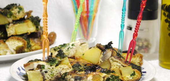 Иберийская тортилья (картофельный омлет) со шпинатом и грибами