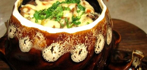 Вкусное жаркое в горшочках