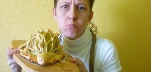Мясная котлета в слоеном тесте