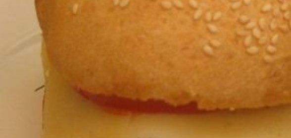 Бургер с фрикадельками и помидором