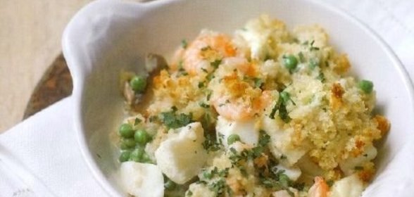 Соус из рыбы, креветок, грибов и зеленого горошка