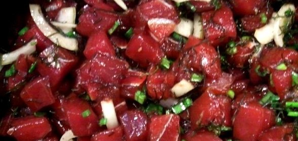 Гавайский тартар из тунца (Ahi poke)