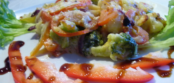 Фарфалле с песто, запеченные с овощами под соусом бешамель