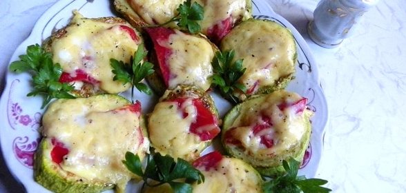Кабачок с помидорами под сыром