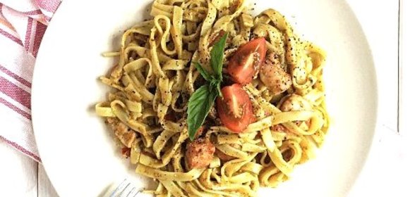 Феттучини с песто и курицей