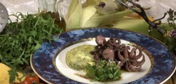 Завитой осьминог с песто из рукколы с полентой