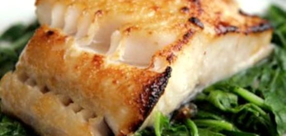 Камбала со шпинатом и паприкой