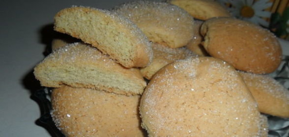 Салат из кальмаров, квашеной капусты и лука