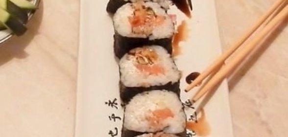 Роллы с огурцом и форелью