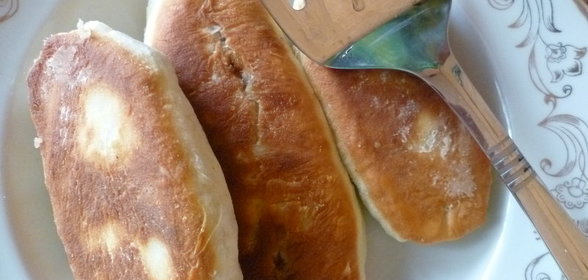 Жареные пирожки с яблоками