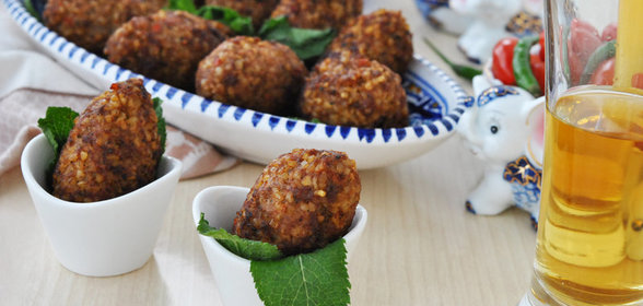 Доминиканские кипес из говядины с булгуром