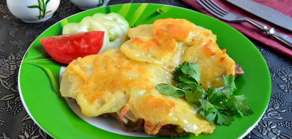 Отбивные из телятины с картофелем и сыром