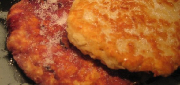 Лепёшки с вишней и яблоком за 15 минут. (Постные)