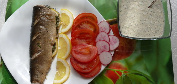 рыбка запеченная в рукаве и сливочно-креветочный соус