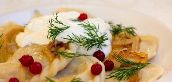 Вареники с кислой капустой и мятым картофелем