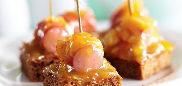 Канапе с сосисками в апельсиновой глазури