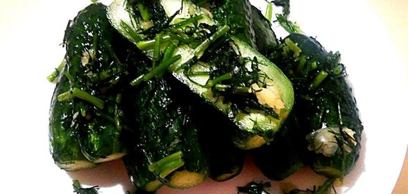 Малосольные огурцы в минералке