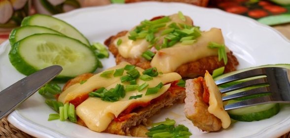 Отбивные из свинины с сыром и вялеными помидорами