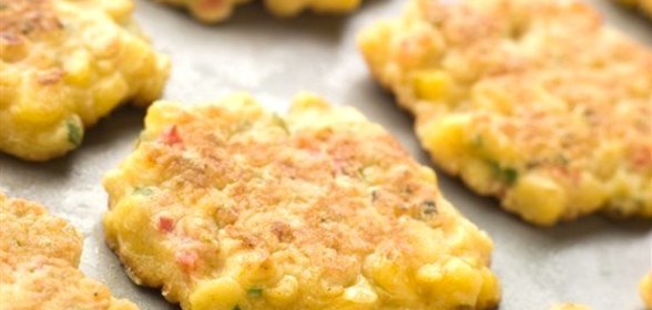 Котлеты из консервированной кукурузы со сметаной