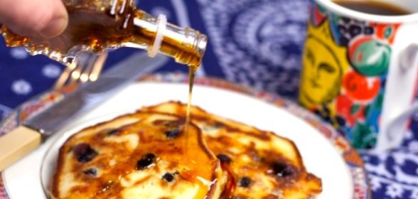 Оладьи с черникой