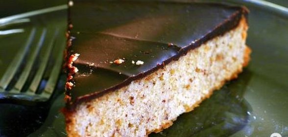 Ореховый пирог с шоколадной глазурью