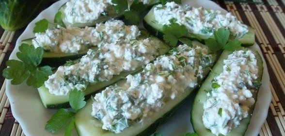 Огуречные лодочки с творогом и зеленью