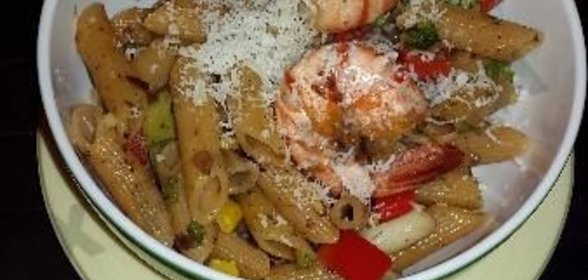 Цельнозерновые макароны с креветками и брокколи