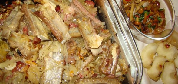 Грудинка телячья, тушеная в квашеной капусте