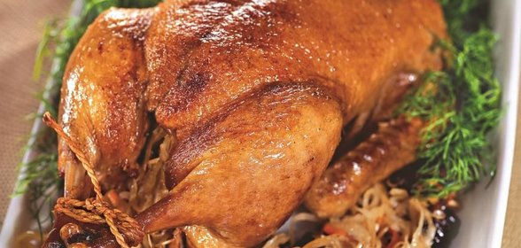 Утка с квашеной капустой, запеченная в пиве