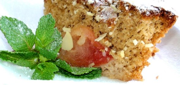 Яблочная шарлотка с абрикосовым конфитюром