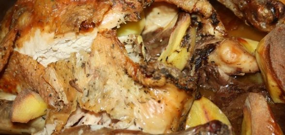 Чесночная курица с картофельными дольками
