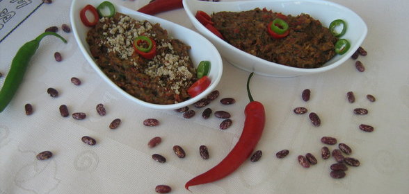 ФАСОЛЕВАЯ аджика - лобиоиани аджика (ლობიოიანი აჯიკა) .Дуэльная