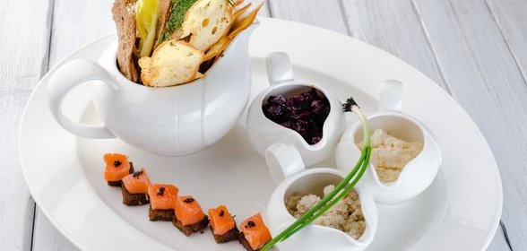 Форшмак, мусс из свеклы и щучья икра