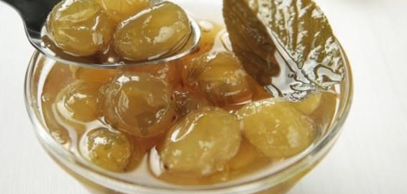 Царское варенье из крыжовника с вишневыми листьями
