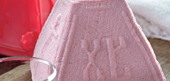 Розовая пасха с вареньем