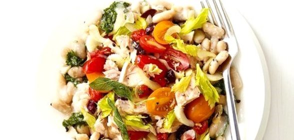 Салат с консервированными тунцом и фасолью