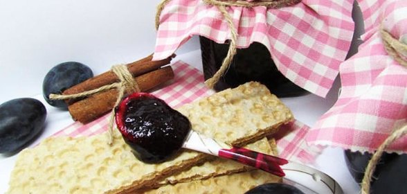 Сливовый конфитюр с корицей и лимоном
