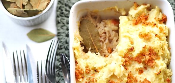 Картофельная запеканка с квашеной капустой и яблоками