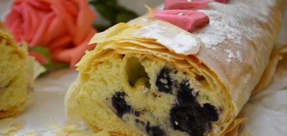 Венгерский рулет с черникой