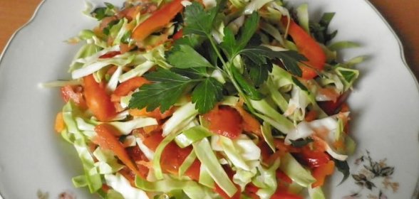 Лимонный салат из свежей капусты с маслом