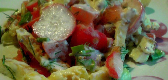 Салат из редиса и сырного омлета