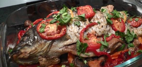 Пицца с пикантными мясными кусочками