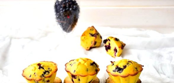 Кукурузные маффины с черникой