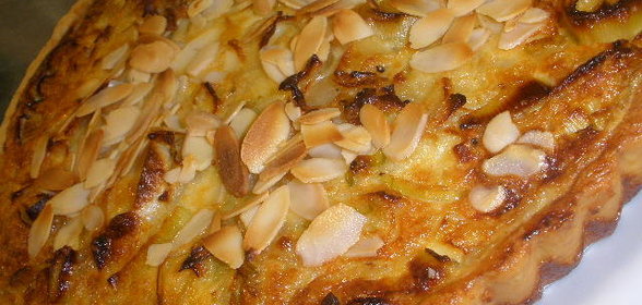 Киш из лука с миндалем - оооочень вкусный!